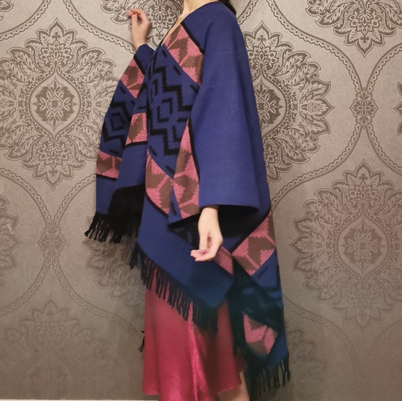 NWOT made in turkey poncho cape wrap shawl - Picture 3 of 8